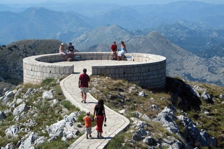 Walking to Gumno viewpoint