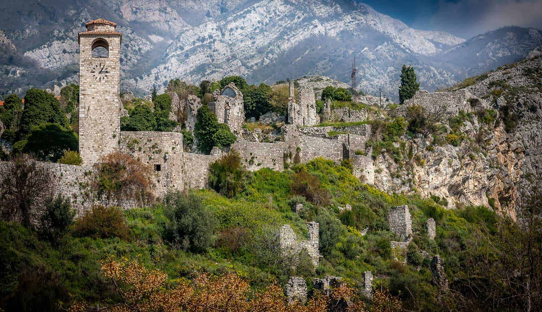 Ruins in Old Town Bar