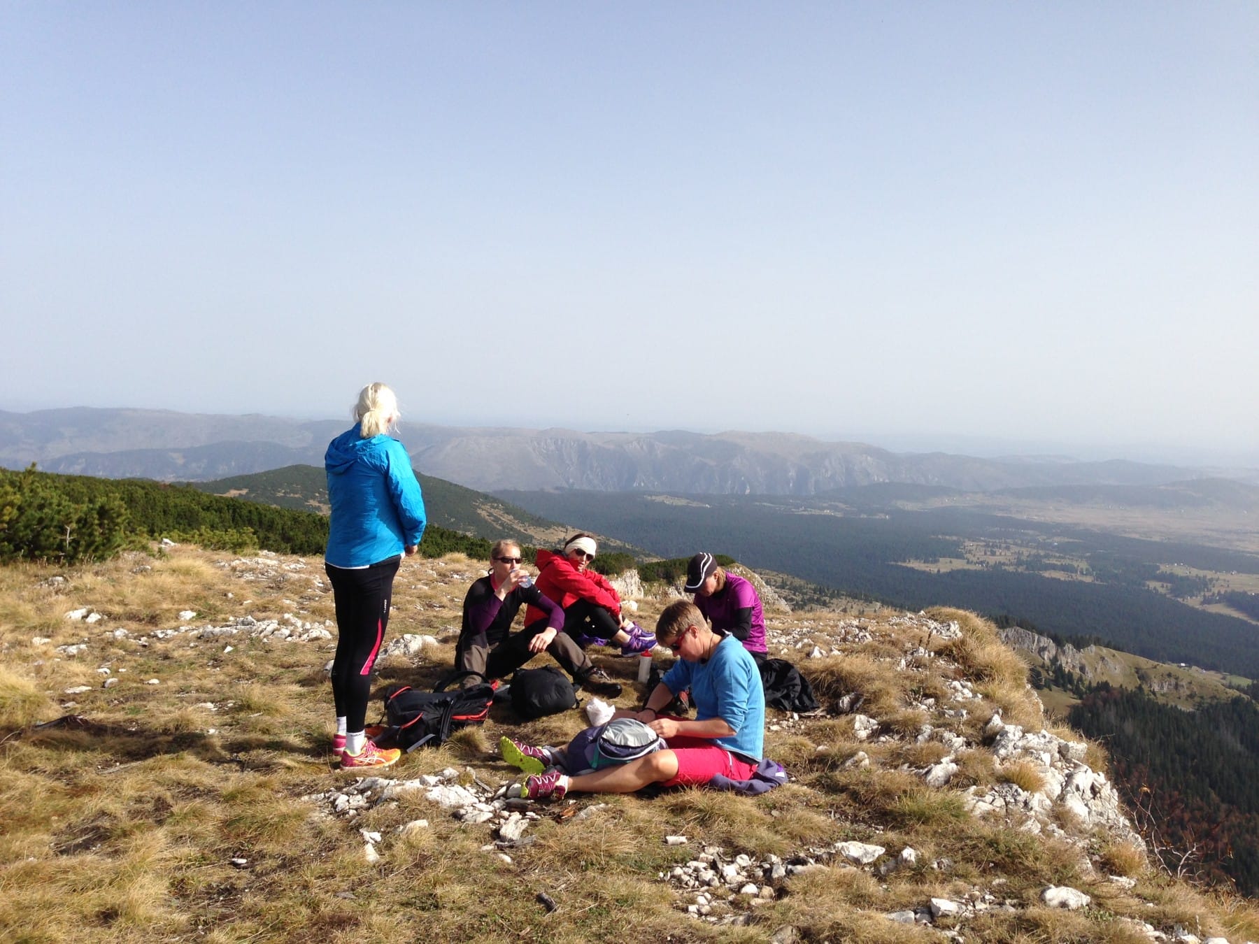 Hiking durmitor crvena stijena restting and overlooking canyon tara river