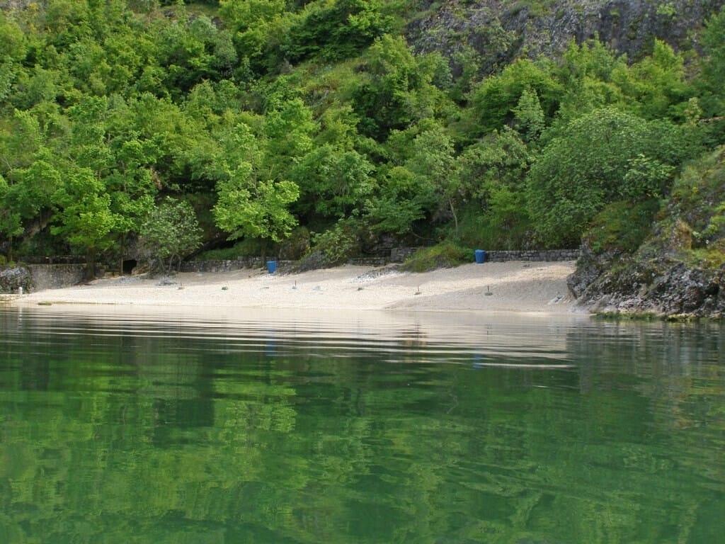 pjesacac-beach-skadar-lake