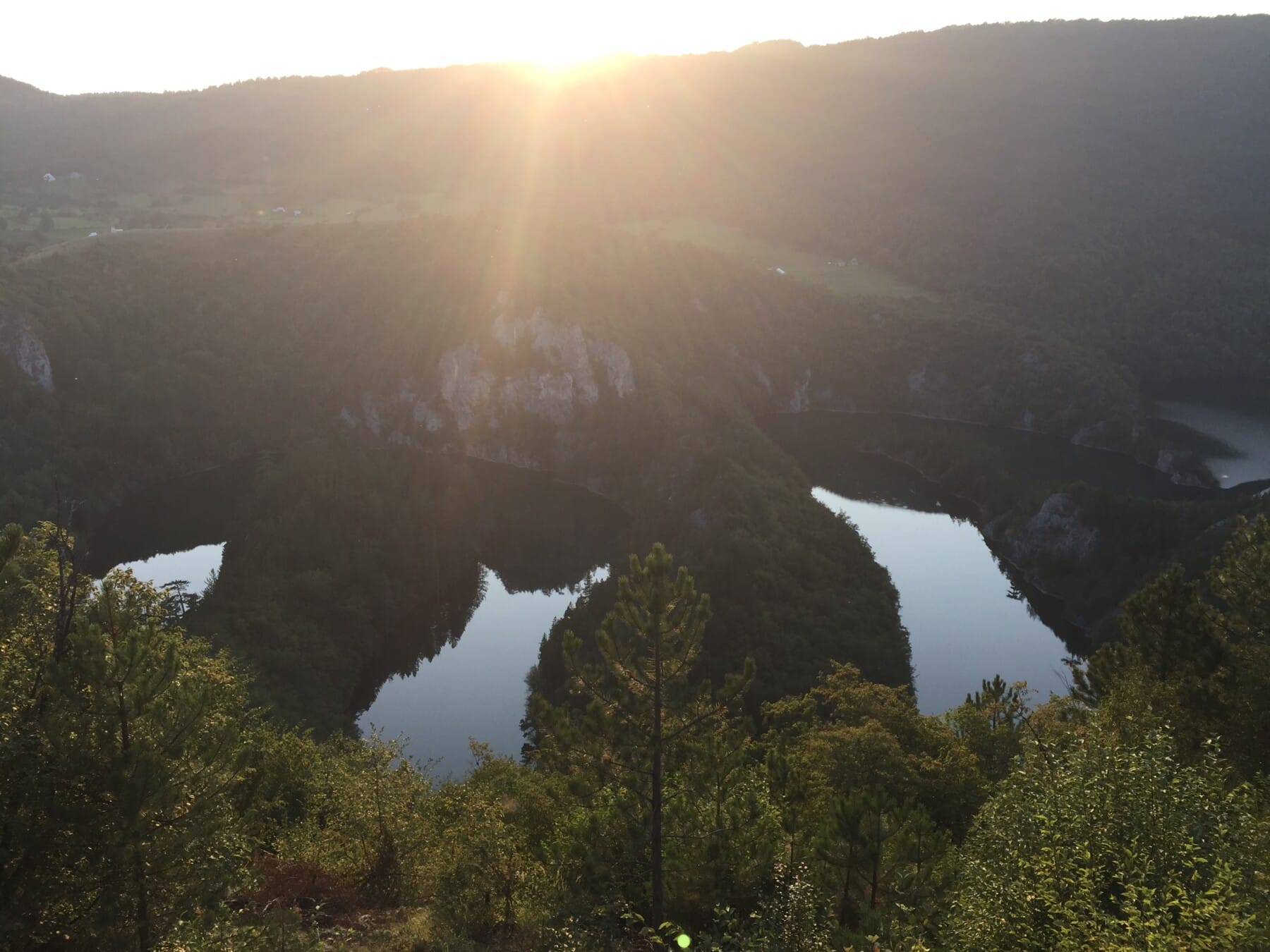 Meanders Cehotina at sunset