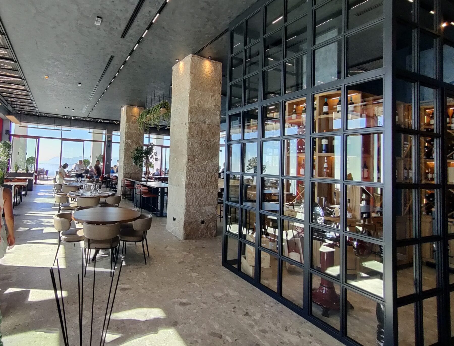 The restaurant on the upper station